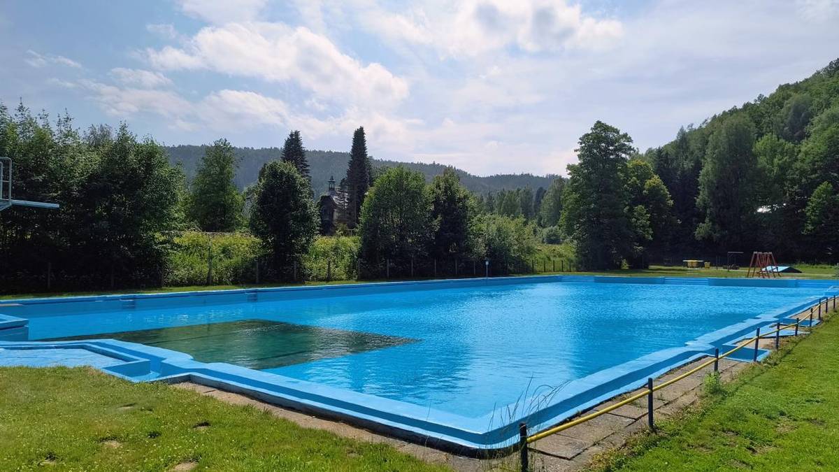 Otevírací doba je denně od 9:00 do 18:00.