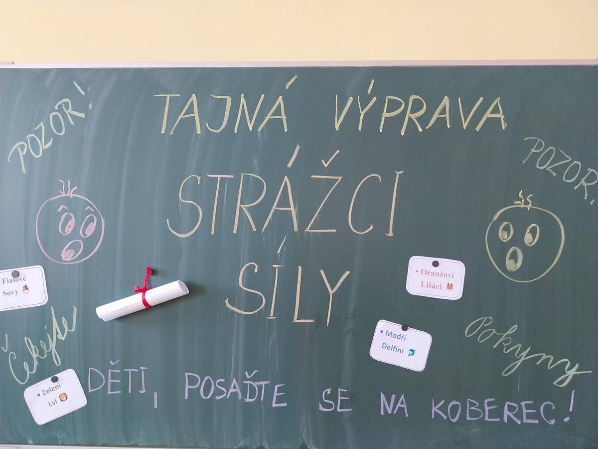 Den dětí jsme oslavili tentokrát sportem. Klub SK Říčany pro nás upořádal soutěžní sportovní hry. Počasí nám přálo a my jsme celé dopoledne běhali, soutěžili, povzbuzovali se a snažili se uspět ve všech sportovních disciplínách. Nakonec vyhrál ale každý, kdo nezahálel.