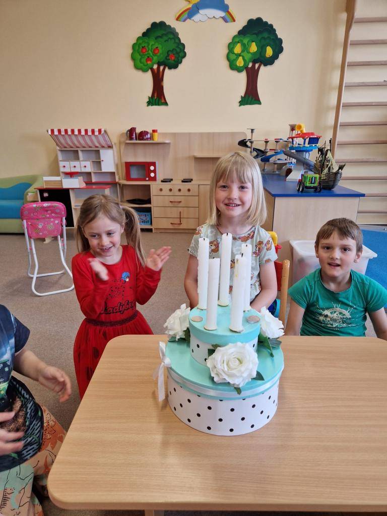 Během května a června probíhaly další narozeninové oslavy. Rozárka, Nikolka, Elík a Kája.