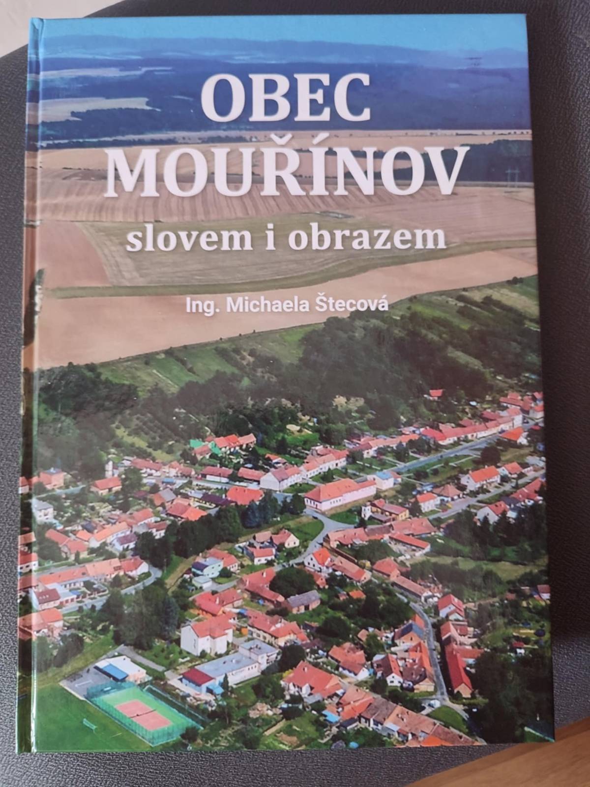 Při příležitosti Slavnosti obce Mouřínov - 655. výročí založení naší obce a sjezdu rodáků, která se konala dne 14.6.2025, byla vydána Kniha Obec Mouřínov (450 Kč) a vyrobeny propagační předměty s obecními motivy (magnetka - 40 Kč, sklenice 70 Kč, propiska 60 Kč, otvírák 150 Kč) Zakoupit je můžete na pokladně budovy obecního úřadu ve dnech pondělí a středa od 8:00 - 12:00, 13:00 - 17:00. Po domluvě i v neúřední dny od 8:00 do 14:00.