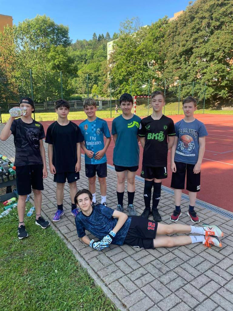 V pátek 13. června patřil celý den sportu – a opravdu bylo z čeho vybírat! Celá škola se proměnila ve sportovní arénu plnou pohybu, nadšení a nových zážitků.