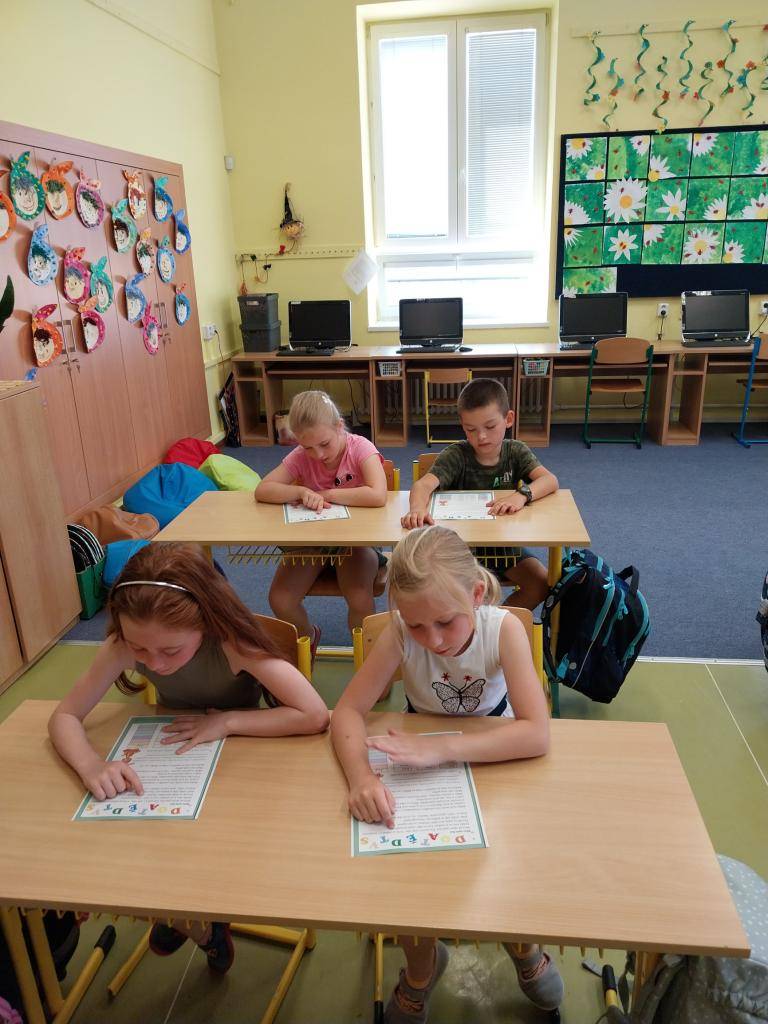 První rok školní docházky uplynul jako voda. S dětmi jsme si zavzpomínali na začátky, kdy jsme se pomalu začínali seznamovat s prvními písmenky a slabikami. A než jsme se dostali až sem, ušli jsme velký kus cesty.