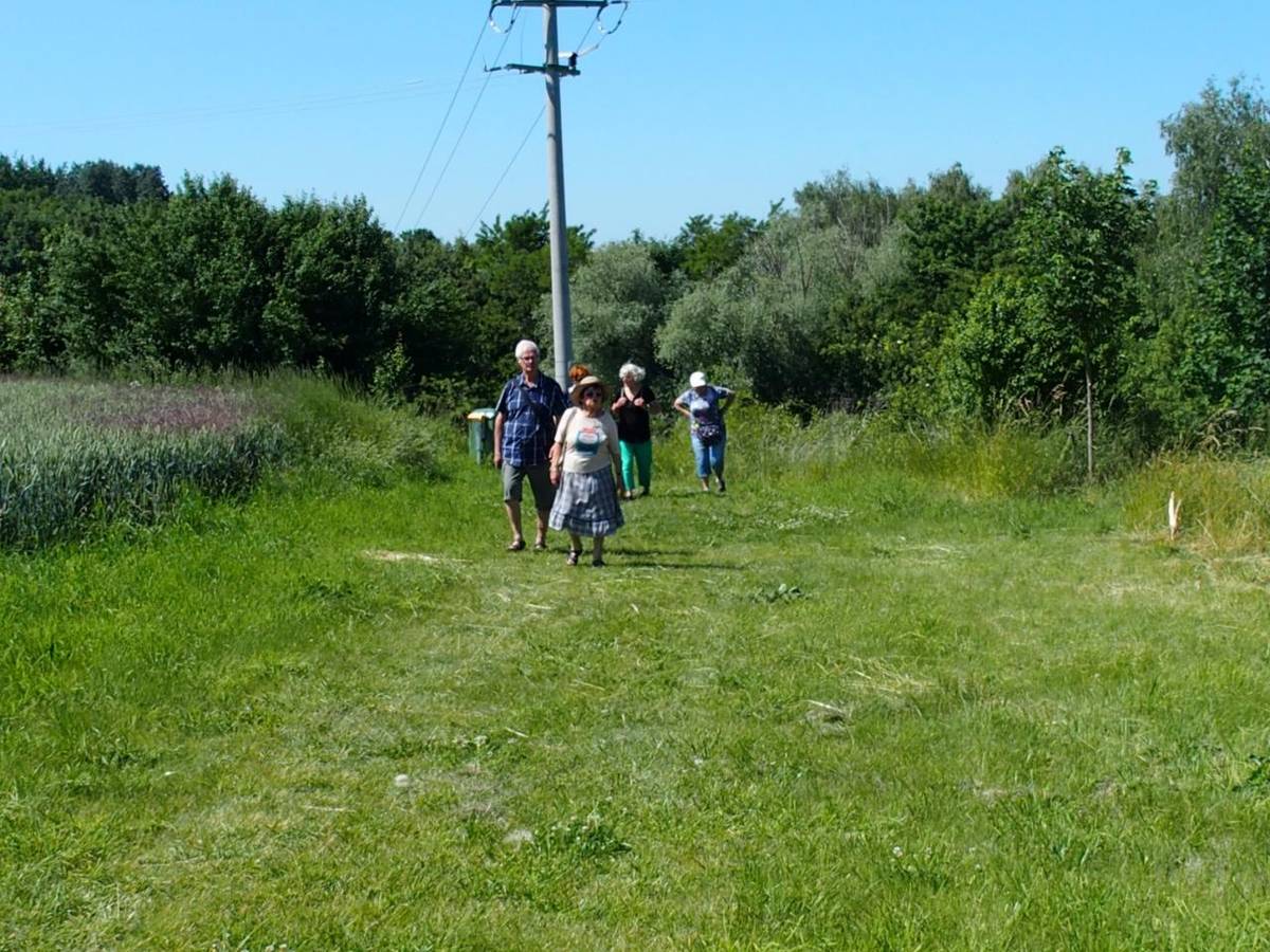 19.6.2025 navštívil klub aktivních důchodců z Kladna naši obec, společně jsme prošli naučnou stezku a povídali si o historii obce.