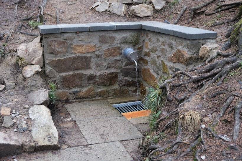 V úterý 1.7. bude JELENÍ STUDÁNKA vyčištěna a vydezinfikována, proto upozorňujeme, že do pátku 4.7. nebude vhodné ze studánky vodu odebírat.