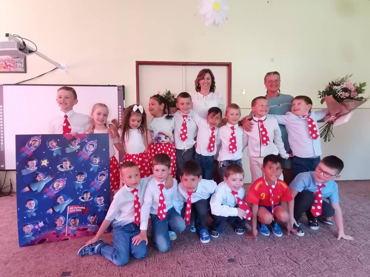 V školskom roku 2024/2025 sa predškoláci lúčili s materskou školou, so zamestnancami, aj s mladšími kamarátmi dopoludnia v MŠ. Potom nasledovala hostina a zábava. Popoludní sa krátkym programom lúčili  aj pred rodičmi na Obecnom úrade, kde sa s predškolákmi rozlúčil aj pán starosta.