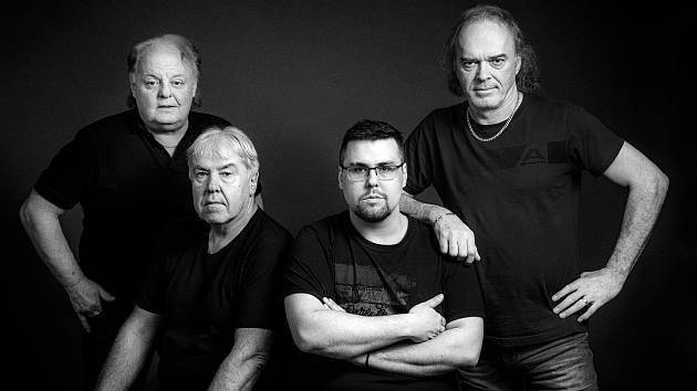 V pátek 27.6. bude probíhat hudební produkce v Pocoucově. K poslechu a tanci bude hrát legendární skupina Matador. Začátek 20:30.