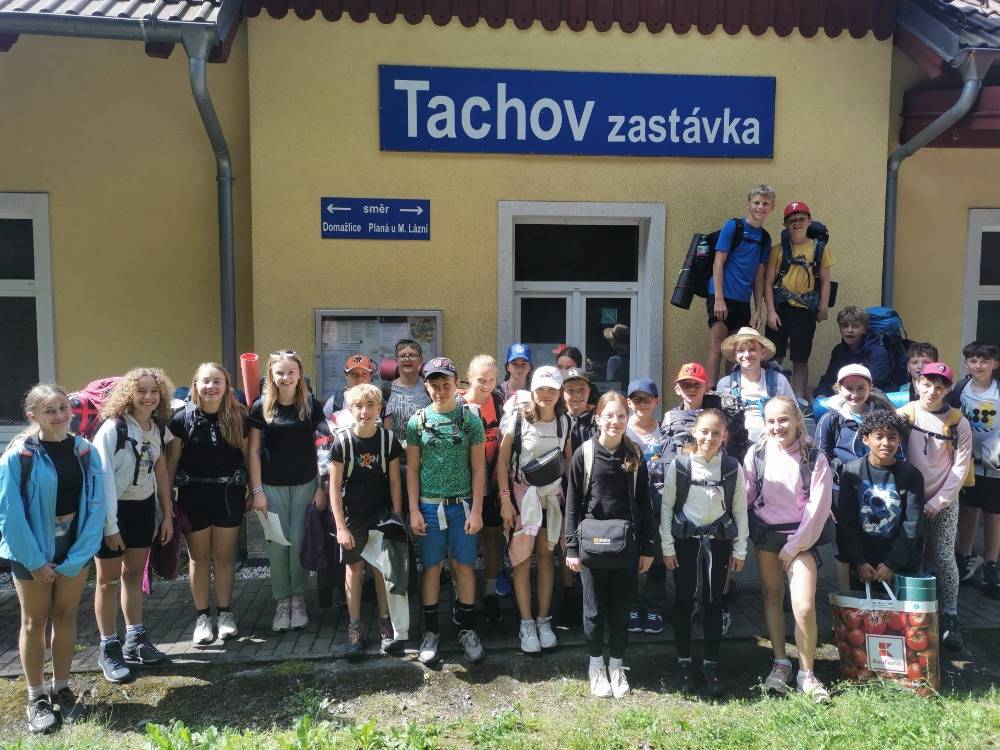 Tachovsko a příhraniční oblast Českého lesa nedaleko bavorského městečka Bärnau byly cílem školního výletu šesté třídy.