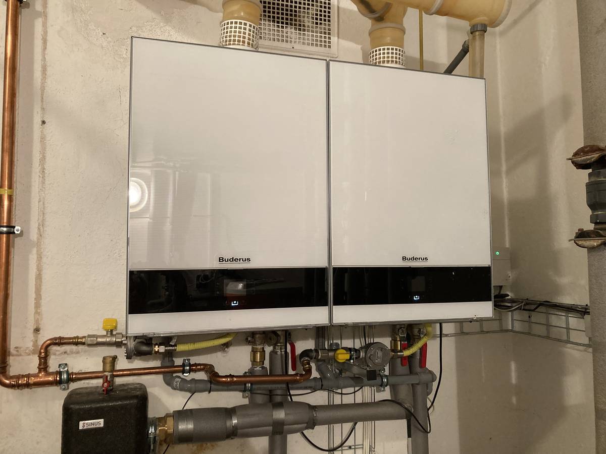 V úterý 17. června se v aule bývalé obchodní akademie na Střekově uskutečnilo setkání vedení města s místními občany, a to z důvodu řešení situace dodávek tepla. Shrnutí z tohoto setkání naleznete zde.