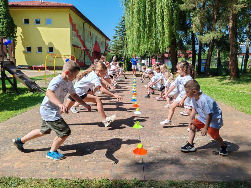 Veľmi si vážime skvelú spoluprácu so Základnou školou, Komenského 2666/16, Snina, ktorá sa do projektu O2 Športovej akadémie tiež zapojila. Dnešný spoločný tréning bol pre deti obohacujúcim zážitkom a prispel k ešte väčšej motivácii a radosti z pohybu.