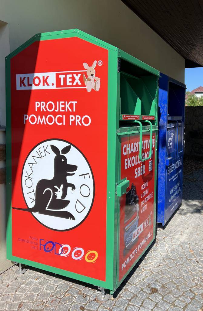 Přidali jsme se k charitativnímu a ekologickému projektu, který podporuje především Fond ohrožených dětí Klokánek. Odevzdáním použitelných oděvů, obuvi, textilu a hraček do kontejnerů na textil se přímo podílíte na pomoci, jejíž výsledkem je kromě materiální hlavně finanční podpora.