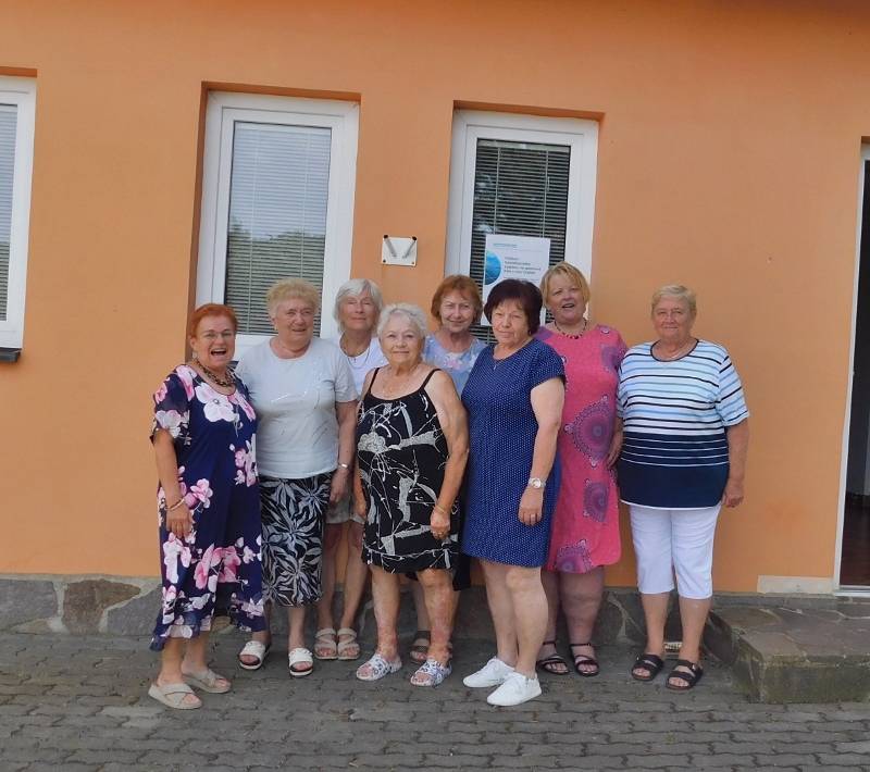 8 členek klubu, lektorka a její syn se sešli 26. června 2025 na posledním klubu před prázdninami...