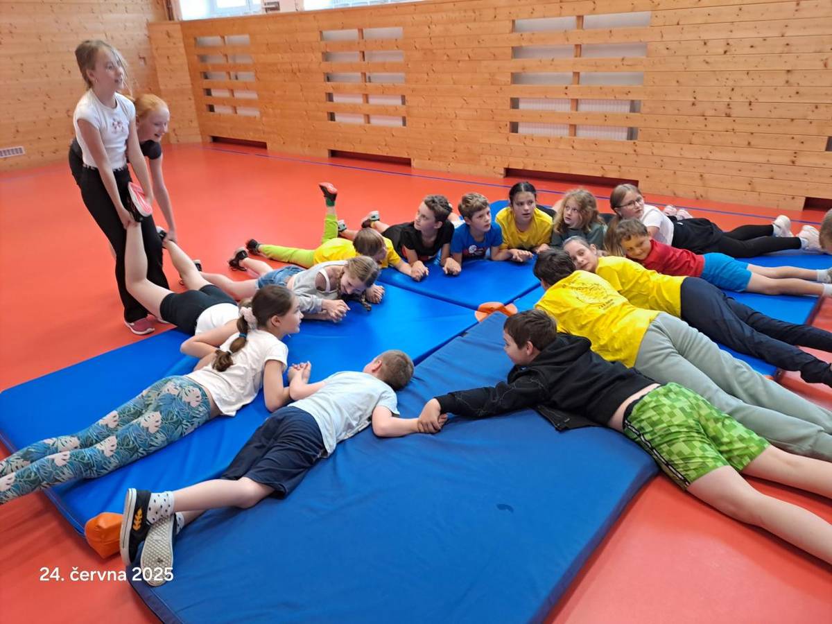 24. 6. 2025 se konalo přátelské utkání našich školáků, a to jak v tělocvičně, tak na fotbalovém hřišti.