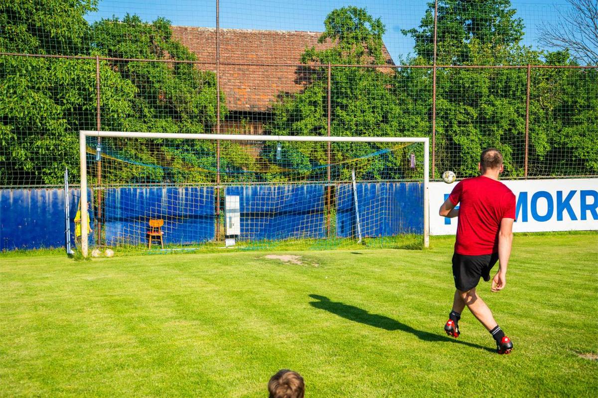 Neděle 15.6.2025 fotbalové hřiště.