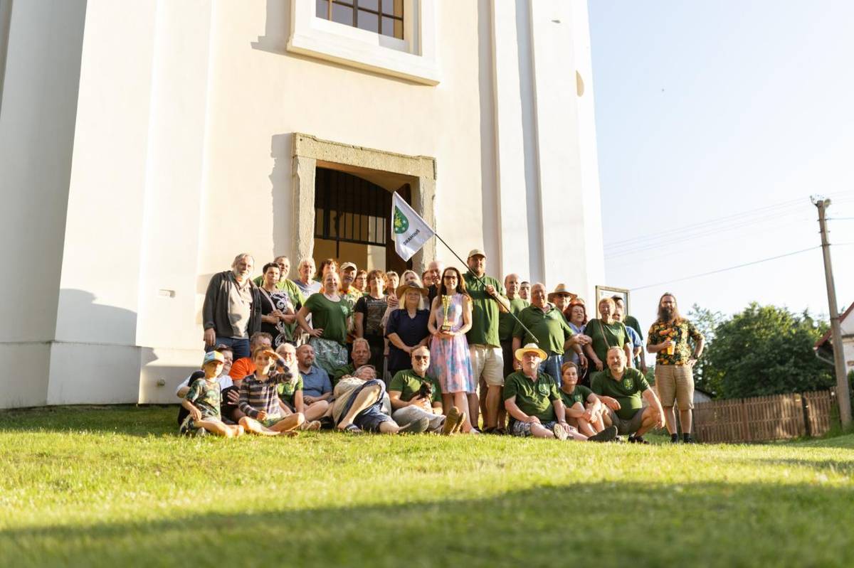 V sobotu 21. června 2025 se na návsi obce Drahouš konaly tradiční Svatojánské slavnosti, které se letos nesly ve slavnostním duchu hned z několika důvodů.