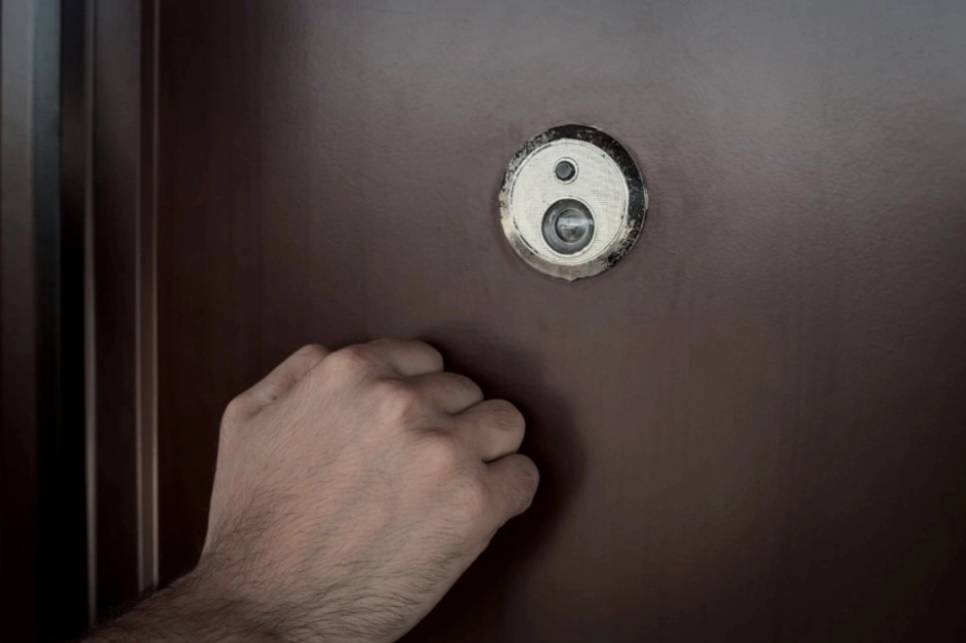 Ako to prebieha?  Štatistický úrad kontaktuje vybranú domácnosť listom s informáciami o zaradení do zisťovania, v ktorom je uvedené meno zodpovednej osoby za Štatistický úrad SR a kontakt. Respondent si môže následne upraviť alebo pozmeniť termín návštevy opytovateľa vo svojej domácnosti, prípadne s