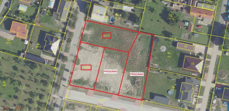 - Prodej stavebních parcel za cenu 4 200,- Kč/m2  - Velikost prodávaných pozemků: 808 m2 a 851 m2  - Přímý prodej  - Kompletně zasíťované (vodovod, kanalizace, elektřina, optický internet) Podrobné info k podání nabídky v přiloženém záměru  Podrobnosti o pozemku: tel. 721 958 383, starosta@dvoryunymburka.cz   PřílohaVelikost     Záměr prodeje pozemků296.42 KB    Parcely427.54 KB    Náhled územního plánu291.51 KB