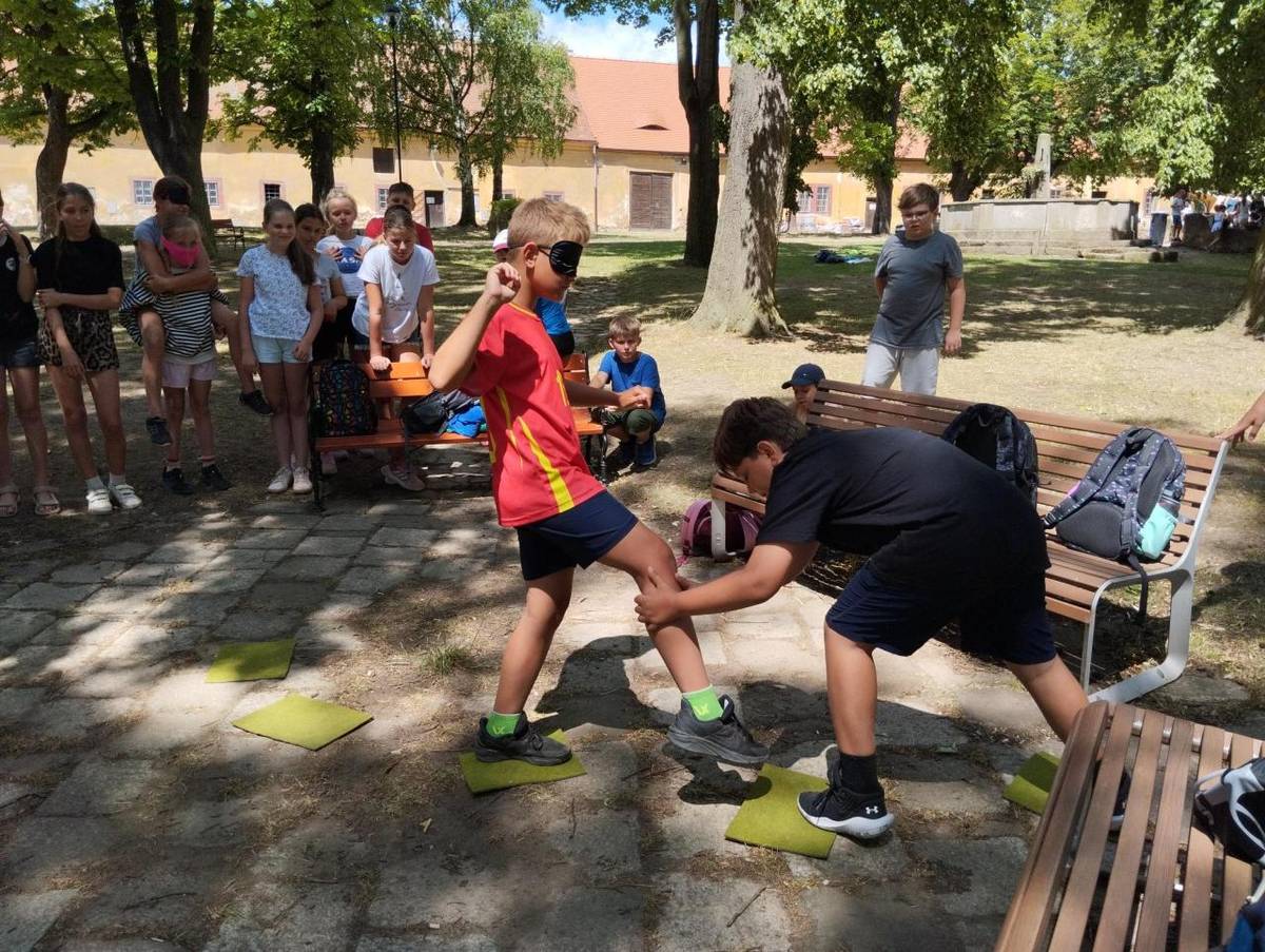 Poslední týden školy se ve všech třídách uskutečnil Třídní den. Žáci strávili se svými třídními učiteli společně celé dopoledne a užili si aktivity na stmelení třídního kolektivu, rozvoj spolupráce a zlepšení vzájemné komunikace.