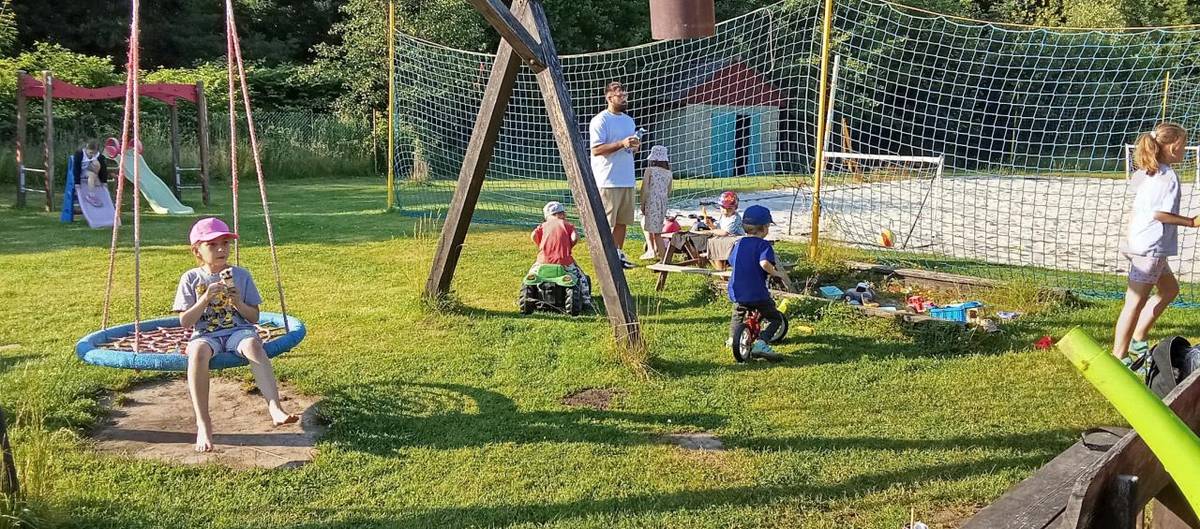 Tradiční akce T.J. Sokol Libouchec se nyní konala ve Sportovní hale - byla plná her, říkanek, cvičení i písniček. Jako hosté zde vystoupila děvčata Basta Cheerleader Jílové pod vedením Lucky Stibalové.