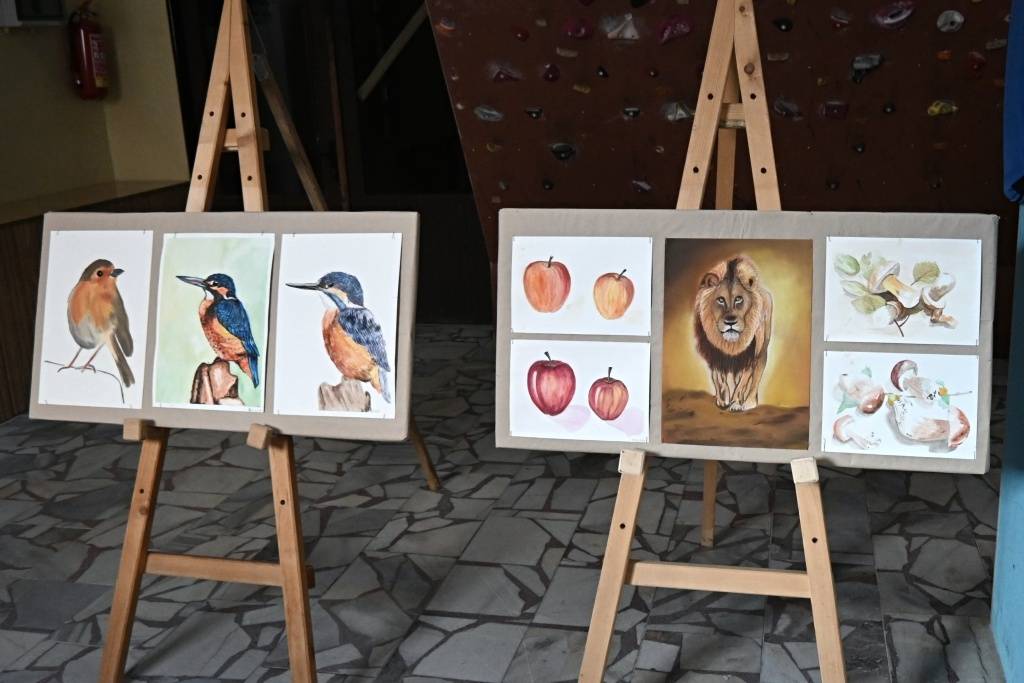 Výtvarný kroužek DDM Prachatice, pobočka Strunkovice nad Blanicí, uspořádal výstavu výtvarných prací svých členů.