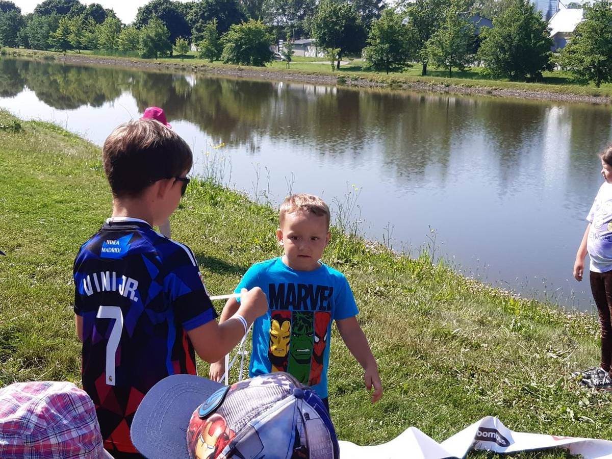 Dne 18.6. 2525 se naše děti zúčastnily sportovní akce T-mobile běhu. Cílem bylo v dětech podporovat a rozvíjet sportovní dovednosti. Děti běžely krátkou vzdálenost u rybníka, kde jim s nadšením fandily ostatní děti. V cíli dostaly medaili a sladkou odměnu.