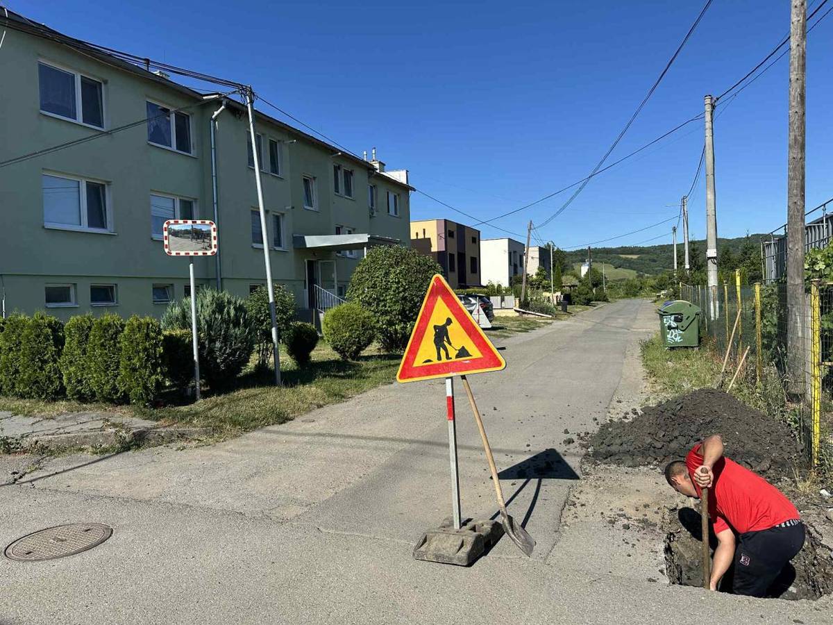 Čiastočná uzávera miestnej komunikácie pri bytovom dome č. 404