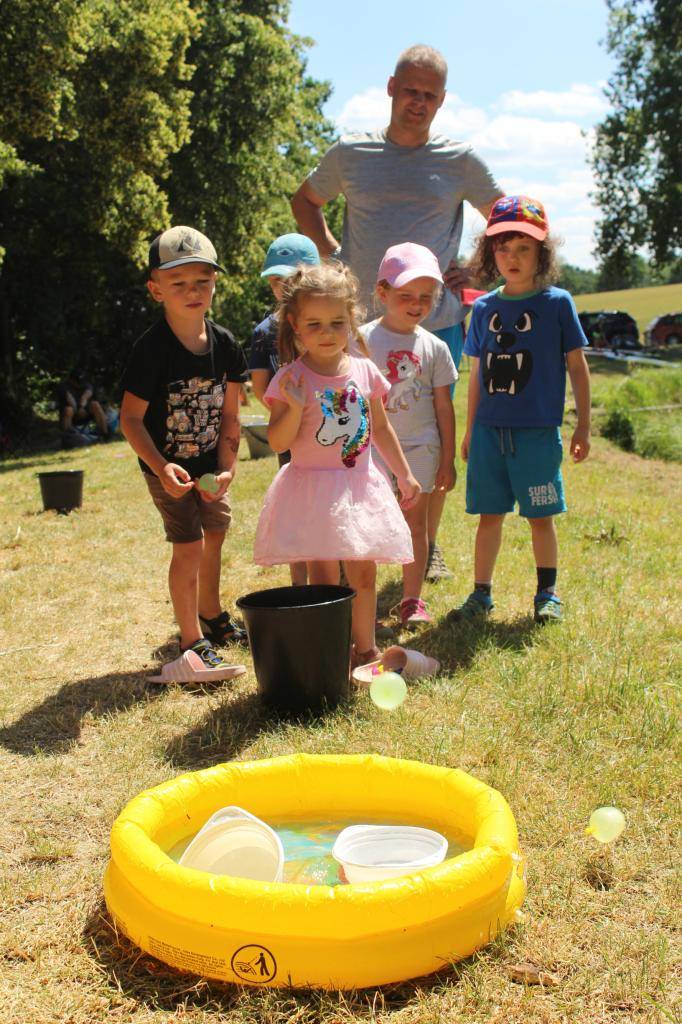 Vodní soutěže, koupání, paddleboardy a spousta dobrého jídla i pití. Takový byl dětský den u Nového rybníku.