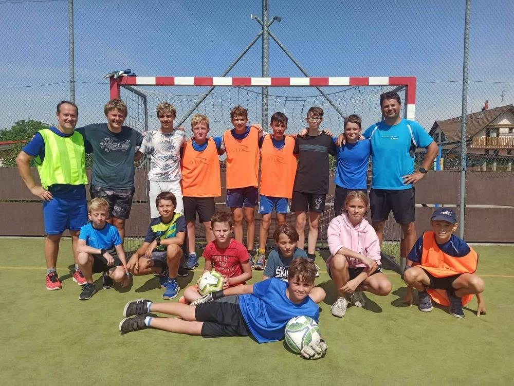 13 mladých hráčů TJ Popovice a trenéři Petr Kočíř a Florián Paška se zúčastnili již čtvrtého ročníku fotbalového soustředění v areálu penzionu Boďa v Horním Němčí.