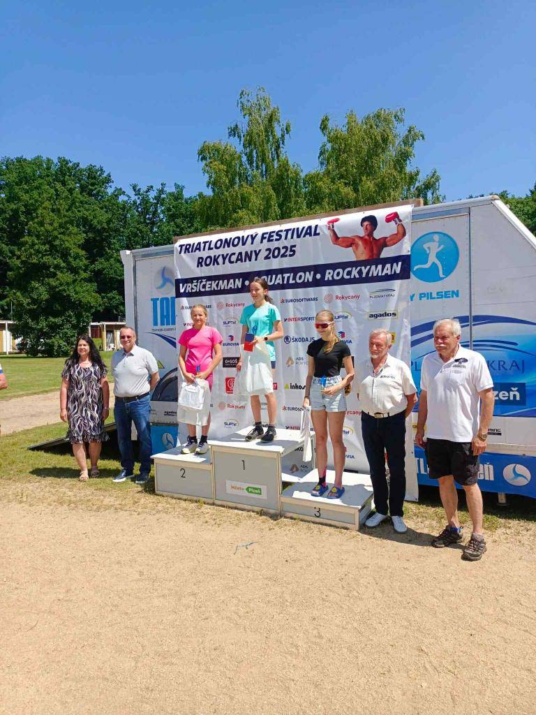 V polovině června se pořádal závod v aquatlonu v Rokycanech. Jelikož se mohli přihlásit i žáci ze škol a naší školu navštěvuje i pár opravdu dobrých plavců, rozhodli jsme se zkusit štěstí a jít do toho.