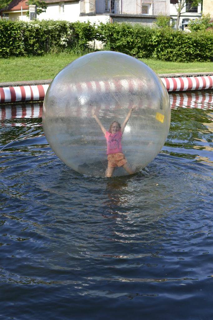 V sobotu 31. května 2025 se v obci Kmetiněves uskutečnily velkolepé oslavy 130. výročí založení Sboru dobrovolných hasičů Kmetiněves.