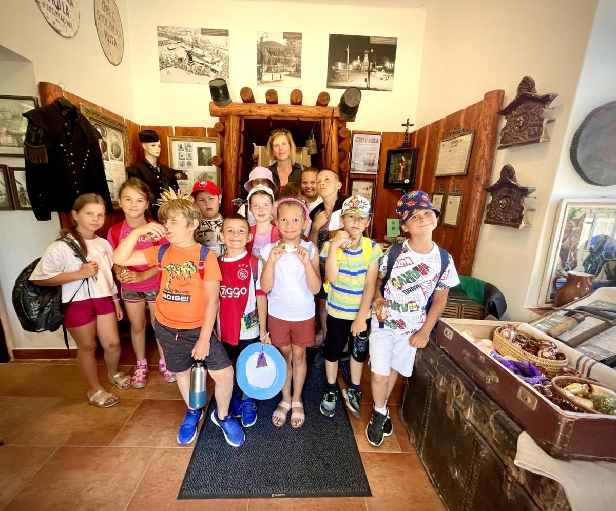 Školský klub detí zo Smolníka v Heimatstube. Ďakujeme úžasnej Ľudke Königovej a skvelým deťom za krásnu chvíľu v Smolníckej Hute dňa 1.7.2025