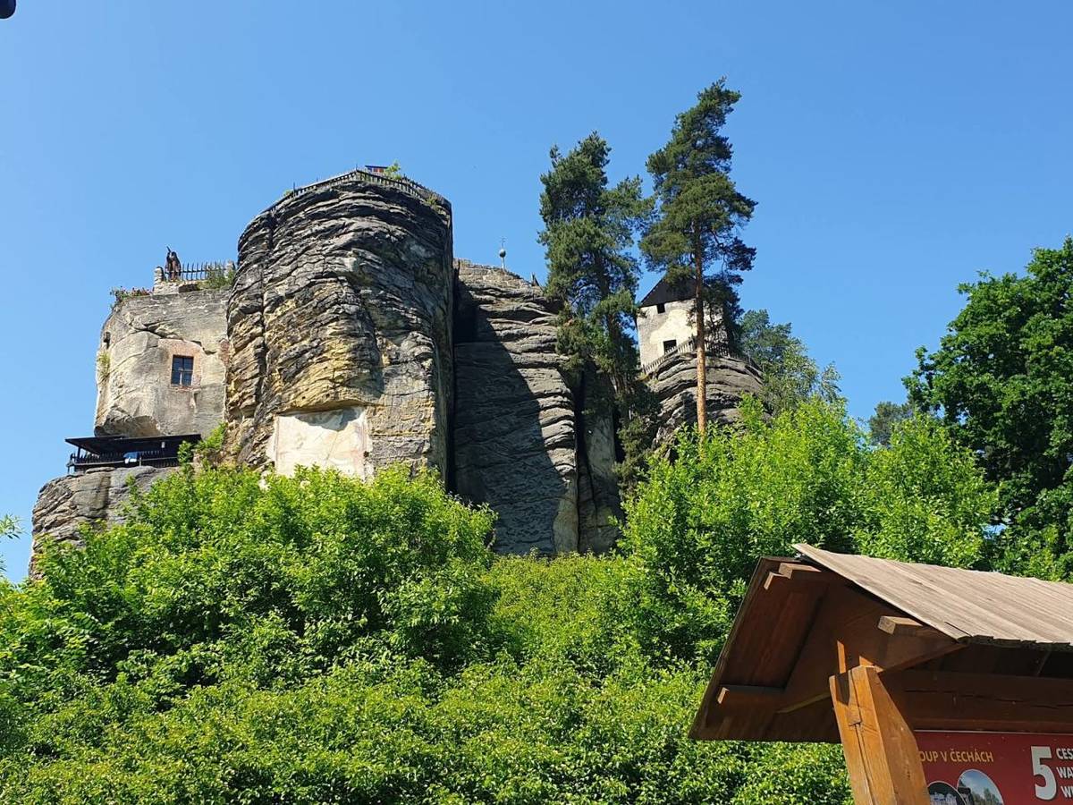 Obec Vejvanov pořádala 14.6.2025 zájezd s prohlídkou skalního hradu Sloup.