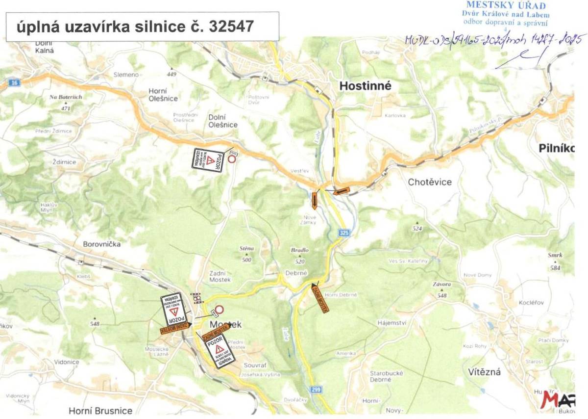 Upozorňujeme občany, že v pondělí 14. 7. 2025 dojde k úplné jednodenní uzavírce mezi Mostkem a Zadním Mostkem z důvodu záruční opravy povrchu komunikace.