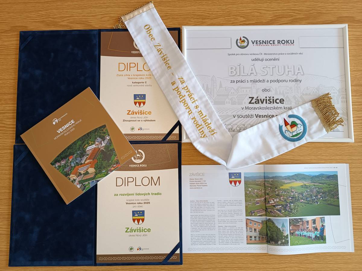Včera jsme si v obci Hnojník slavnostně převzali všechna ocenění, která jsme získali v soutěži Vesnice roku 2025. 🥳🎉 Bíla stuha za práci s mládeží a podporu rodiny 👨👩👧👦, Zlatá cihla 🧱za projekt "Zhoupnout se s výhledem" i diplom za rozvíjení lidových tradic je doma🕺! Děkujeme obci Hnojník - krajskému vítězi letošního ročníku soutěže, za perfektně připravené slavnostní odpoledne, a gratulujeme k jejich úspěchu 🥂. Děkujeme všem, kteří nás svou účastí při návštěvě komise podpořili, bez nich bychom tohoto krásného výsledku nedosáhli, a děkujeme i všem spoluobčanům, díky kterým všechno to úsilí dává smysl 🤩.