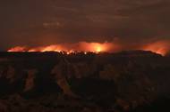 Část Grand Canyonu v Arizoně zasáhl požár