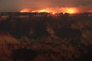 Část Grand Canyonu v Arizoně zasáhl požár