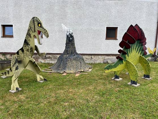 Vyhlašuje se soutěž v kreslení pro děti do 15 let pod záštitou obce Brzice.   Každý  účastník svojí rukou namaluje prazvíře, které je vystaveno na trávníku u Žďárských /Brzice čp.81/