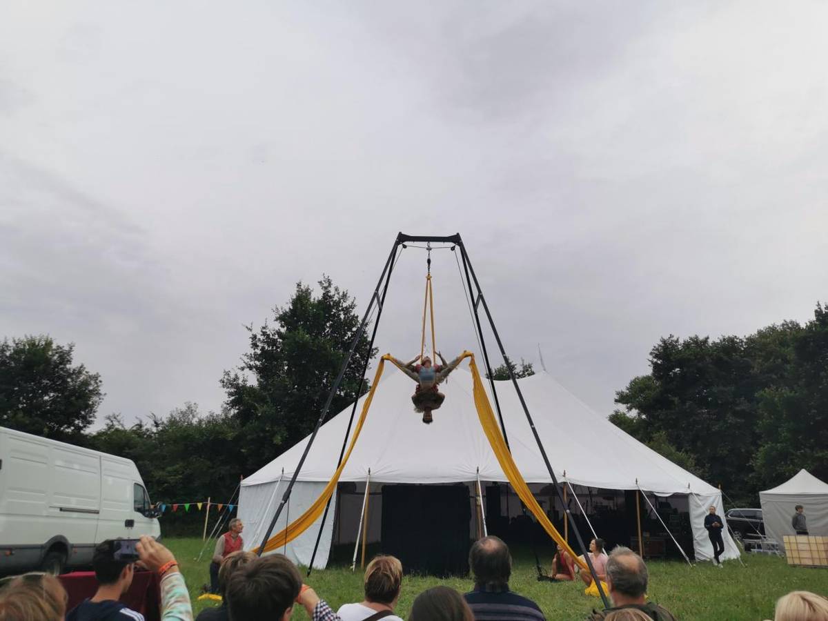 4. ročník Pobřežního festivalu je za námi. Ačkoliv akci trochu potrápilo počasí, všechno dobře dopadlo. Připravujeme pro vás fotogalerii a nový díl přeloučské videokroniky. Nyní alespoň pár momentů z dvoudenního festivalu, který se konal v krásném prostředí na louce u Labe za Přeloučí.