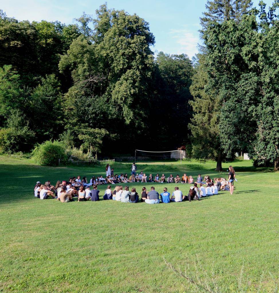 Index HODNOCENÍ ŠKOLY je ukazatel kvality výuky a studijního prostředí. Vychází z odpovědí studentů, absolventů, rodičů a pedagogů VOŠ v dotazníku HODNOCENÍ ŠKOLY. Hodnota indexu závisí na aspektech, které jsou podle našeho názoru v hodnocení studia na vyšší odborné škole nejdůležitější.