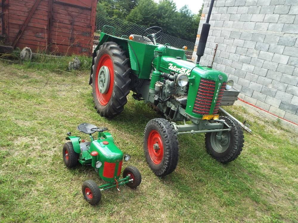 Zetor pro malého i velkého traktoristu, jak je autor článku vyfotil na akci pro přátele historické užitkové techniky v roce 2016