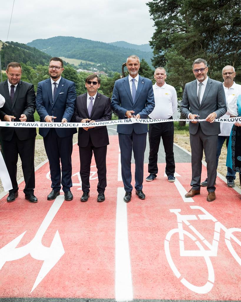 V Jaklovciach sme otvorili novú cyklotrasu. Projekt podporil nielen rozvoj udržateľnej dopravy v regióne, ale spája jednotlivé obce Jaklovce – Veľký Folkmar.