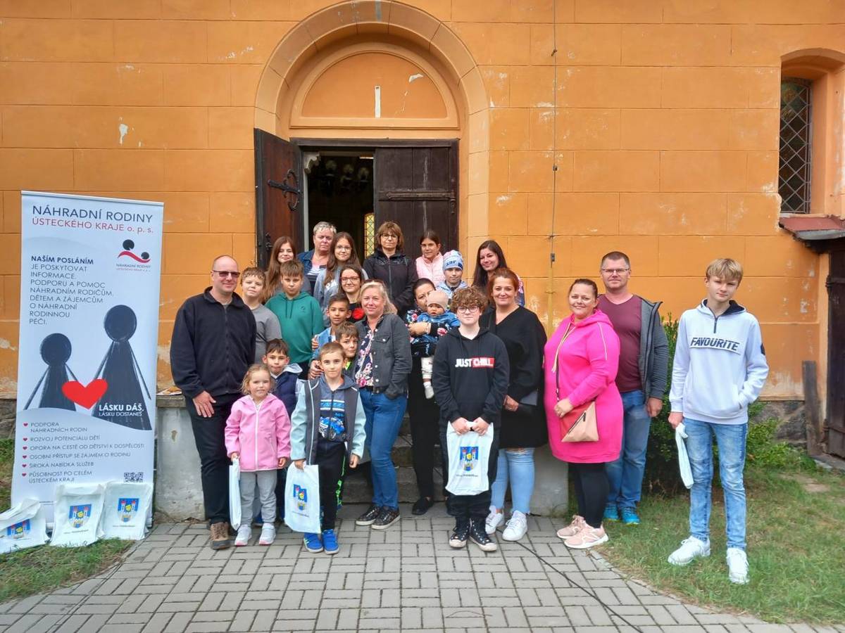 Ve středu 11. 9. 2024 se ve spolupráci OSPOD Městského úřadu Podbořany Náhradních rodin Ústeckého kraje, o.p.s. uskutečnil v Meditační zahradě v Podbořanech 2. ročník Dne pěstounství.