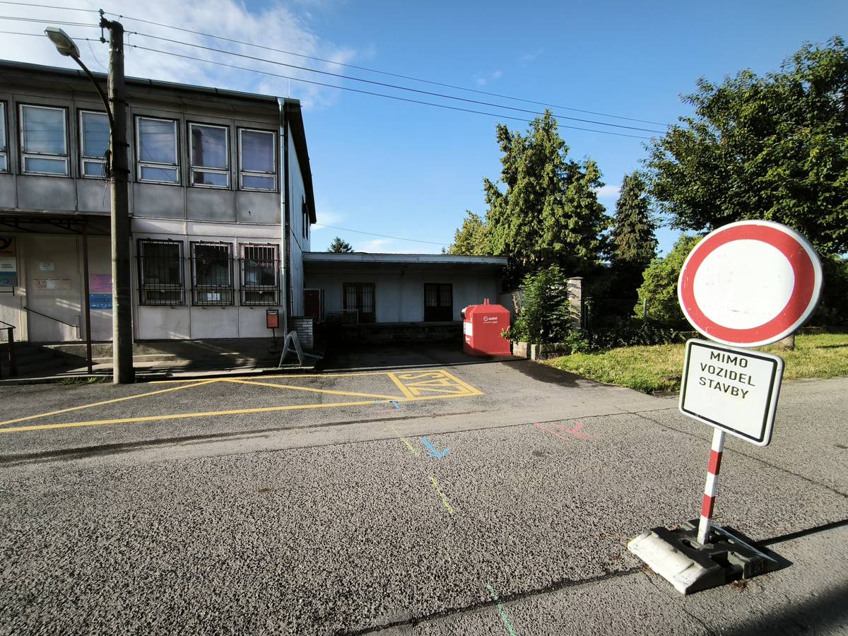 Z důvodu rekonstrukce vodovodu v ulici Nová jsme byli nuceni přemístit kontejnery na tříděný odpad od Domu služeb. Nově jsou kontejnery dočasně umístěny u mateřské školy v Nosticově ulici. Prosíme obyvatele o pochopení a trpělivost. Po ukončení prací budou kontejnery vráceny zpět na původní místo. Děkujeme za pochopení.