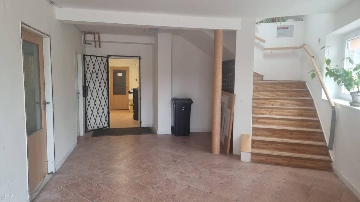 Vážení Ledečáci, byly zahájeny  stavební práce na dětské skupině. Z tohoto důvodu byly přestěhovány kanceláře OU do prostoru archivu a knihovny. Obecní úřad a knihovna jsou v těchto prostorech v běžném provozu jak jste zvyklí, starosta.