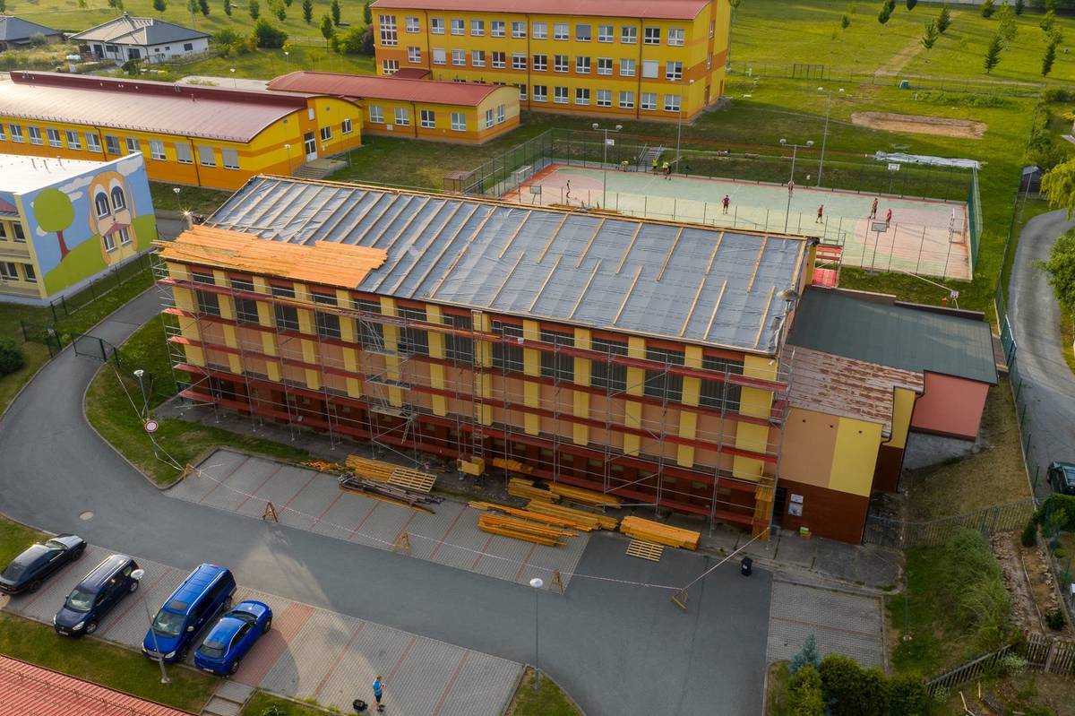 Upozorňujeme, že parkoviště za domem č. p. 772 u tělocvičny bude v pondělí 28. 7. 2025 od 7:00 do 12:00 uzavřeno z důvodu provádění stavebních prací. Děkujeme za pochopení.