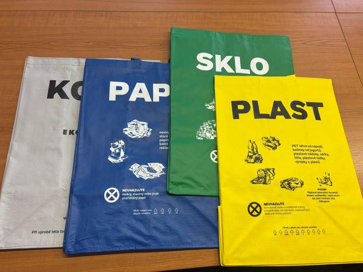 Občané mají nyní možnost vyzvednout si tašky na třídění odpadu na obecním úřadu. Tato nabídka přispěje k lepšímu nakládání s odpady v našem regionu.