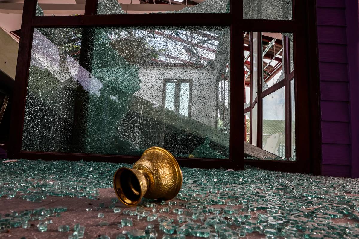 Poškozená budova nemocnice Phanom Dong Rak v Thajsku