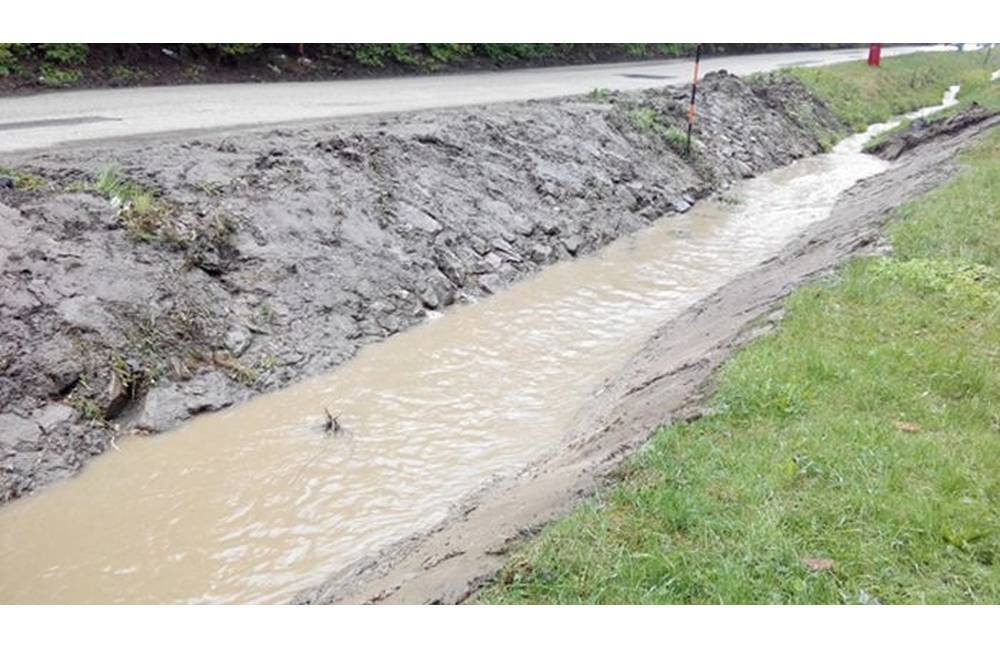 Z dôvodu čistenia záchytnej nádrže na vodu na Lázkach, bude znečistený potok. Môže tiecť kalná voda, ktorá bude znečistená od piesku. Čistenie bude prebiehať od pondelka 28.7.2025 do piatku 01.08.2025.