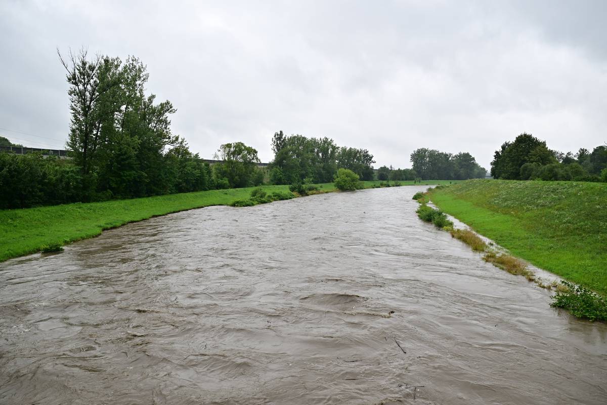 Město sleduje vývoj dešťových srážek, situace je však v tuto chvíli stabilní a nevyžaduje mimořádná opatření. Podle aktuální předpovědi meteorologů se neočekává zesílení srážek. ☑️ Z preventivních důvodů byly dočasně uzavřeny cyklostezky podél řeky Olše. 📌 Další opatření nejsou v současnosti nutná. Vývoj situace nadále pečlivě monitorujeme a v případě jakýchkoli změn budeme veřejnost neprodleně informovat prostřednictvím oficiálních komunikačních kanálů města.