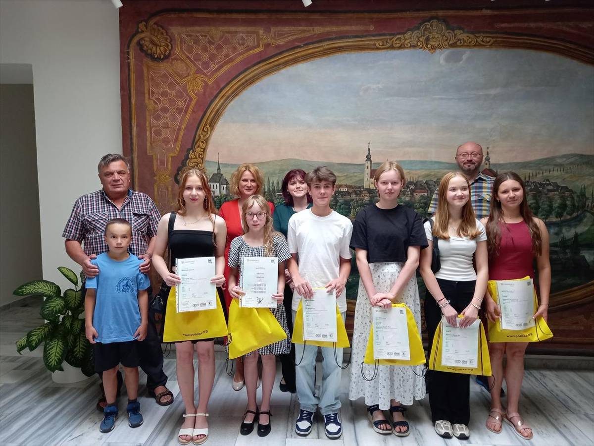 23. července 2025  poblahopřál starosta města Jaroslav Martinů společně s místostarostou Liborem Jelínkem úspěným absolventům mezinárodní jazykové zkoušky z Cambridge.  "Studenti a žáci z To mě baví z. ú. úspěšně složili mezinárodní jazykové zkoušky z angličtiny a  převzali si slavnostně své certifikáty zaslané z Cambridge. Gratulujeme k dosažené jazykové úrovni ...