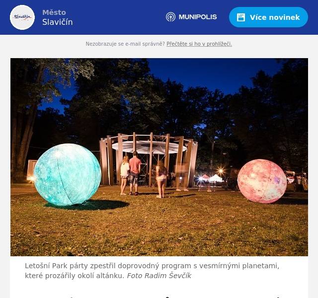 Letošní Park párty zpestřil doprovodný program s vesmírnými planetami, které prozářily okolí altánku. Foto Radim Ševčík